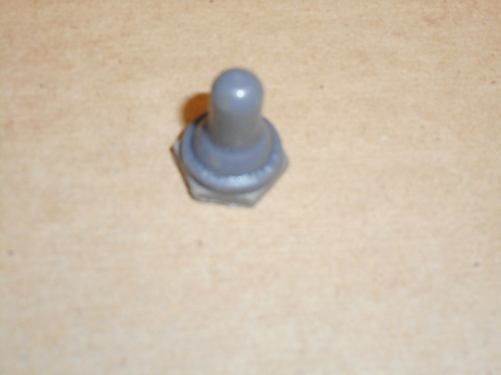 LOT X 4 EA Mil Spec M5423/01-01 15/32-32 Shielded Tog. Switch Boot Seals NOS