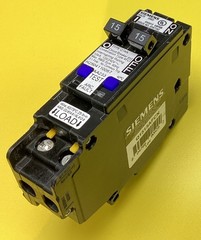 New Circuit Breaker Siemens Q1515AFCN 15 Amp Two 1 Pole AFCI Plug On Neutral @@