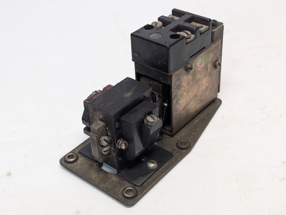 Allen-Bradley 849A-Z0D25 Pilot (Heavy) Duty Timer Relay Assembly with 120V Coil