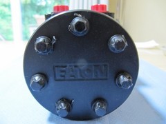 Char-Lynn 101-1002-009 / Eaton 101-1002-009 Motor 1/2″ NPTF Ports 1″ Keyed Shaft