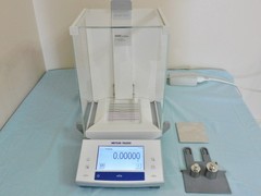 METTLER TOLEDO XS205DU DUALRANGE ANALYTICAL LAB BALANCE 81g@0.01mg 220g@0.1mg