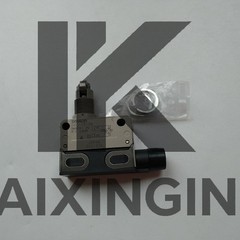 1PCS New Omron D4E-1B10N Limit Switch D4E1B10N