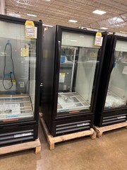 True manufacturing Swing Door Pass – Thru Refrigerator with Hydrocarbon Standard