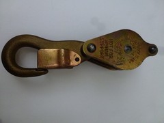 Klein Tools H267 Self Locking Block Hook Pulley 750 LB Capacity