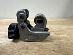 RIDGID 101 1/4-Inch to 1-1/8-Inch Close Quarters Tubing Cutter (40617)