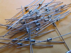 1N4760A Genuine Motorola 68V, 5%, DO-204AL Axial Diodes (30pcs) SHIPS NOW USA