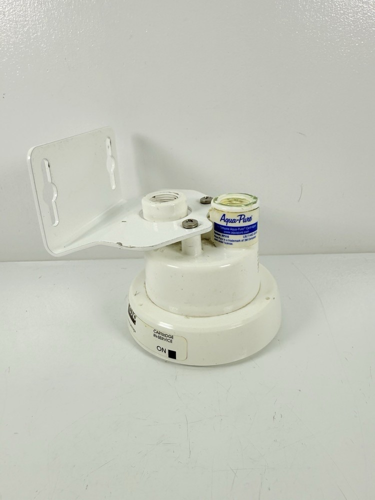 3M Aqua-Pure water filter system head unit. 3/8 replaceable cartridges.