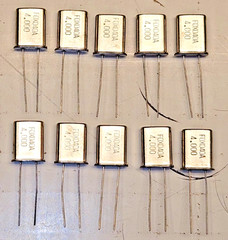 XTAL 4.000000 MHz Lot of (10) Crystal Oscillators NEW RARE VINTAGE Ham Military