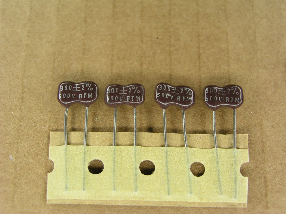 S01029-149 (4 Pc Lot) 300 pf 500 volt 500V +- 2 % silver mica capacitor