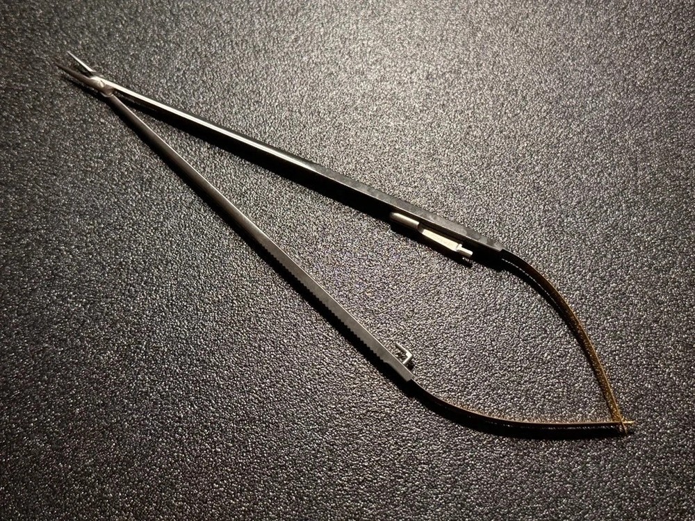 Aesculap BM005R Durogrip Castroviejo Micro Needle Holder – TC, 8.5″ Locking