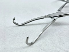 AESCULAP FB708R Cooley Atraumatic Vascular Clamp, angled, 50 °, 115 mm