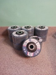 Benchmark Abrasives 50 Pack 80 Grit Zirconia Flap Disc Grinding Wheels