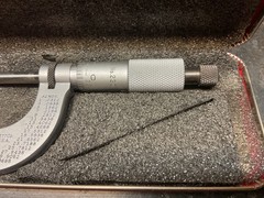 VINTAGE L.S. STARRETT CO. NO. 230 OUTSIDE MICROMETER IN METAL CASE