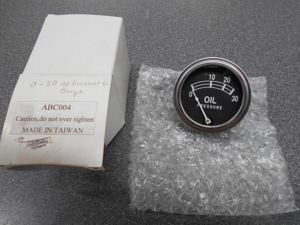 Oil Pressure Gauge, Universal. (0-30 PSI) For Farm Tractors, etc. New Old Stock!