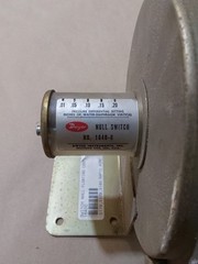 Dwyer 1640-0 Floating Contact Null Switch for High and Low Actuation