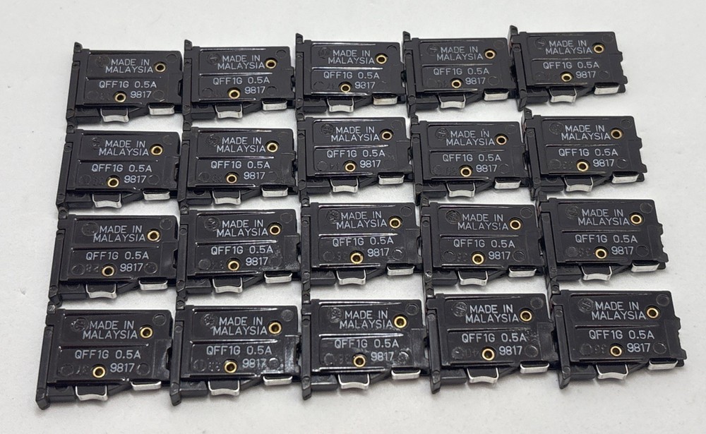 Lot of 20 QFF1G 0.5A Thermal Circuit Breakers Push Reset 0.5 Amp Panel Mount