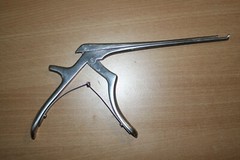 Aesculap FF724R Surgical Kerrison Bone Puncher Rongeur 4mm/180mm detachable