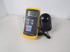 Digital Illuminance Light Meter LCD Display LX-1330B Working-Used