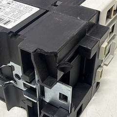 NOFUEL 3RT1044-1AK61 65A 600V 3P Contactor with 120V Coil (CHIPPED)