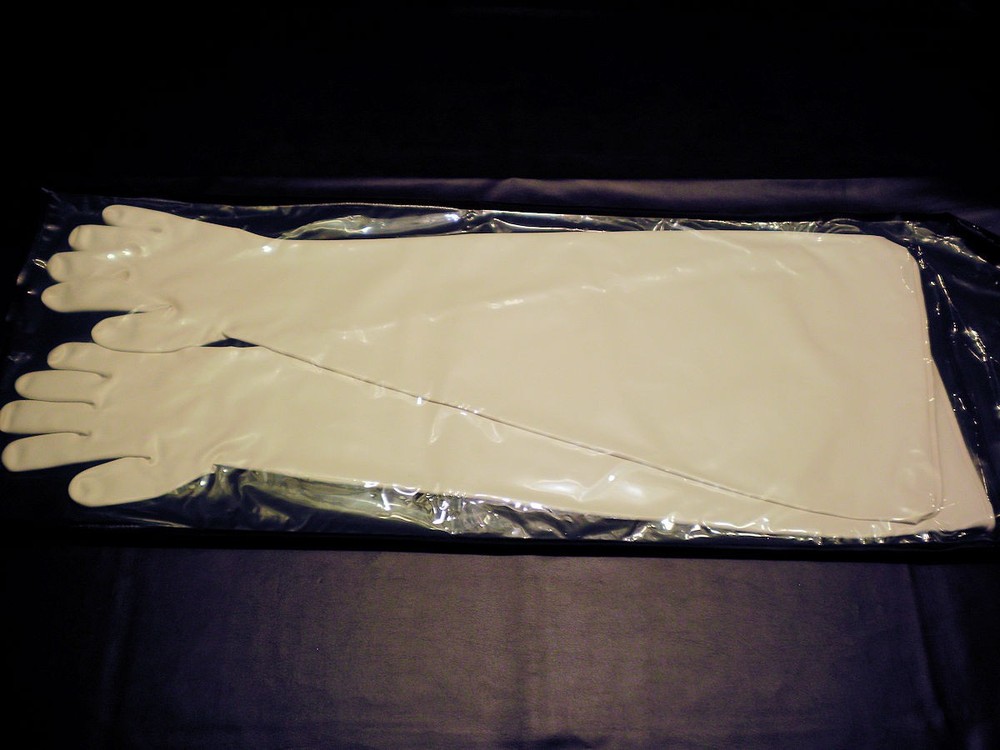 Sealed 1pr. Piercan 8Y2432-9.75A CSM Glove Box Gloves 32” x 9-3/4 Ambidextrous