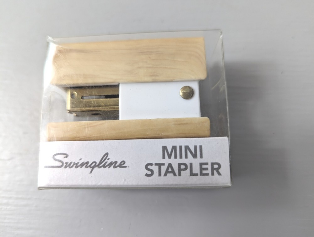Swingline Compact Stapler Modern Design 20 Sheet Capacity Pale Blue 5” Long New