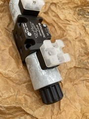 CATERPILLAR 615-6172 12 Volts Broom Cylinder Control Manifold 906 907 908 Loader