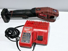 Milwaukee 2471-20 M12 Cordless Copper Tubing Cutter – Red battery and charger