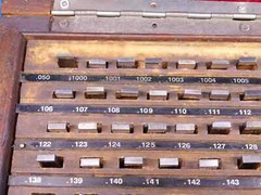 ELLSTROM 81 PCS COMPLETE CALIBRATED GAGE BLOCK SET .050 – 4″ W/ WOODEN CASE