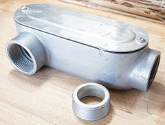 E491006 2 1/2 – 3″ Cover Conduit Body w/ Cover Vol 153.0 Cu In 2 1/2 lb