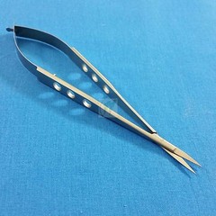 FINE TIP POINT SPRING SELF RETRACTING STITCH MICRO SCISSORS 5.5″ STRAIGHT