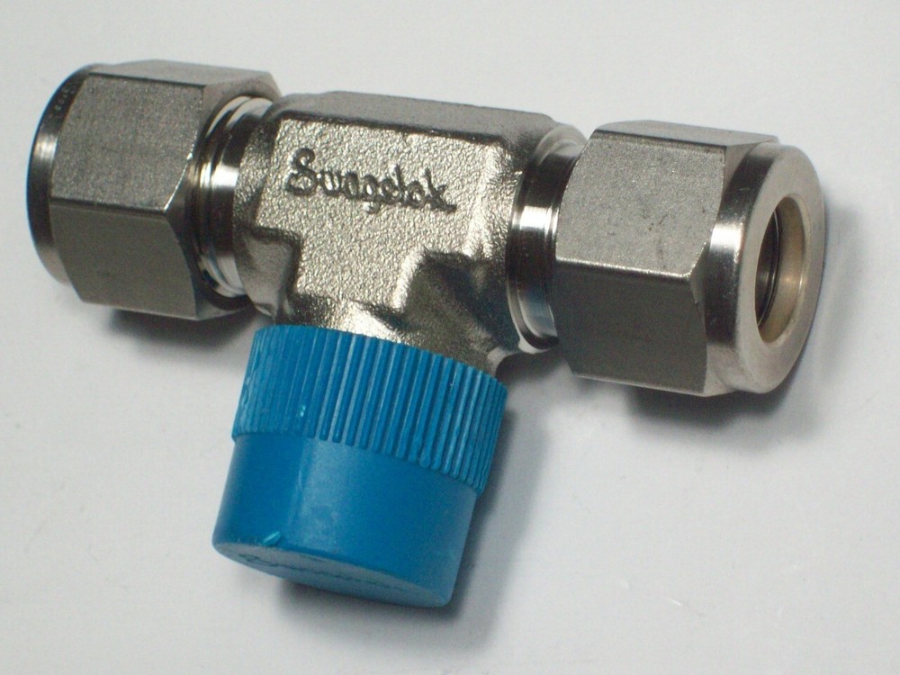 1 – Swagelok Stainless Steel Branch Tee , 1/2″ OD Tube x 1/2″ MNPT, SS-810-3TTM
