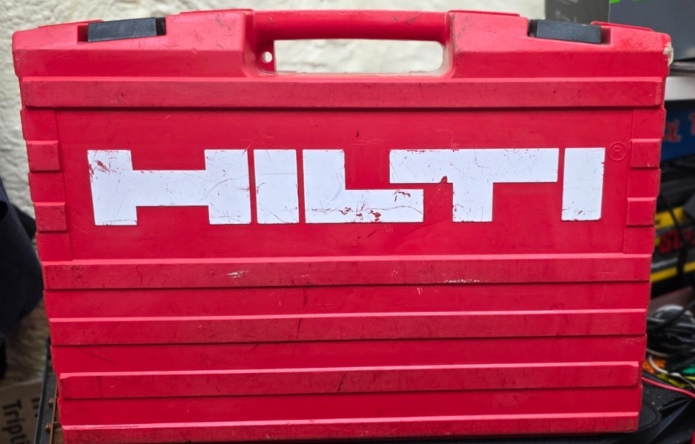 Hilti DX 460 Powder Actuated Fastening Tool Nail Gun With Case And Few Extras