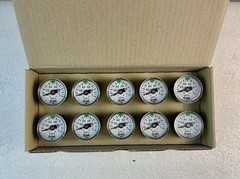 (LOT OF 10) BRAND NEW! SMC PNEUMATIC PRESSURE GAUGE P/N: G36-10-01 (10 PC PACK)