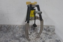 Enerpac LGHMS310 3 Jaw 5 Ton Capacity Hydraulic Puller Set w/out Pump