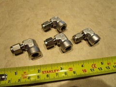 LOT OF 4 Swagelok SS-200-8-2, 316SS Elbow 1/8″ Tube x 1/8″ FNPT