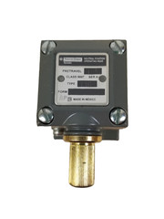 Telemecanique 9007C68T10 Limit Switch 10A 600 VAC 2NO/2NC 2-Pole NEW