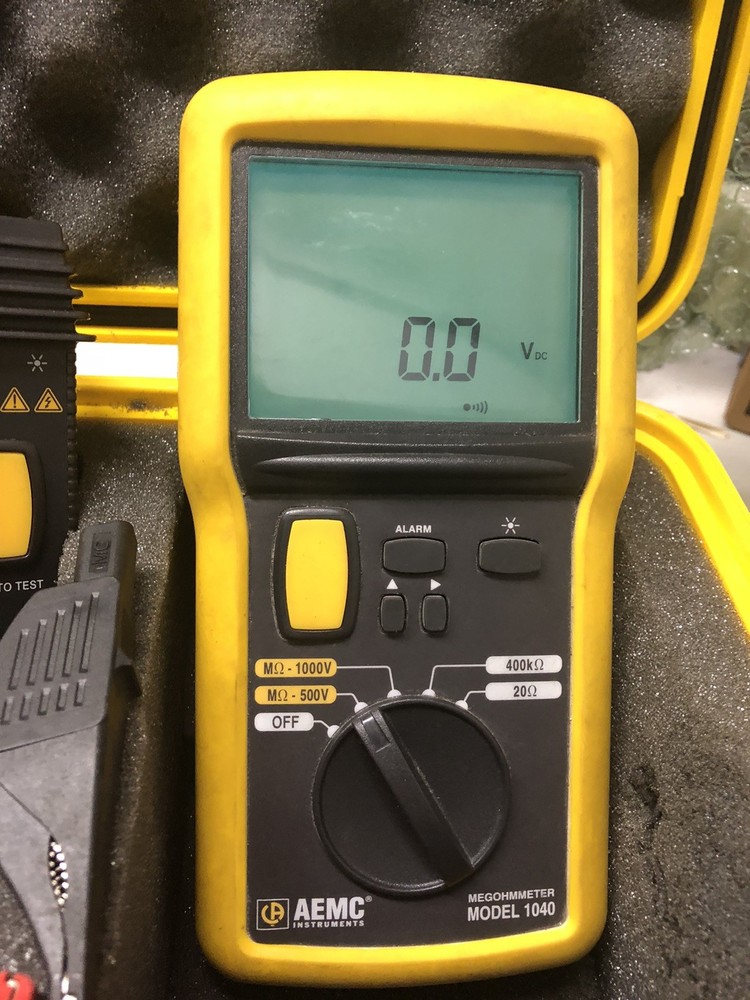 AEMC MEGOHMMETER MODEL 1040