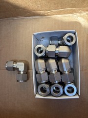 QTY 10 Brand New SWAGELOK 1/2″ Tube Stainless Steel 90 Elbow Union SS-810-9