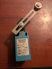 HONEYWELL GLLA01A2B LIMIT SWITCH ROLLER ARM UNUSED