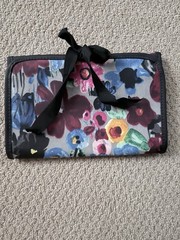 ThirtyOne BOLD BLOOM Fold and Go Trifold Organizer With Pockets