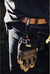 Durable Anti-Snap Belt Glove Clip for Tactical and Construction Professionals