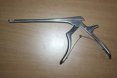 Aesculap FF724R Surgical Kerrison Bone Puncher Rongeur 4mm/180mm detachable