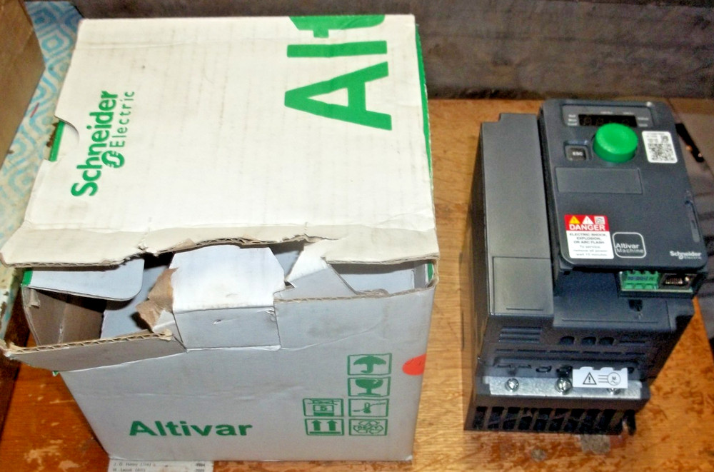 SCHNEIDER ALTIVAR 320 ATV320U15N4C 1.5KW-2HP V2.9 INVERTER (II3)
