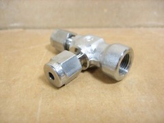 Swagelok/Crawford Female Run Tee 1/8″ x 1/8″ Tube x 1/8″ FNPT Stainless Steel