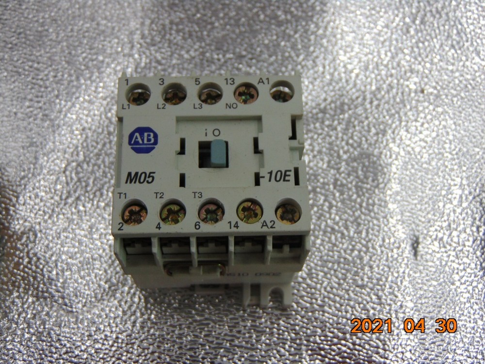 Allen Bradley Contactor 100-MO5NZ*3 24VDC Coil ** FREE SHIPPING**