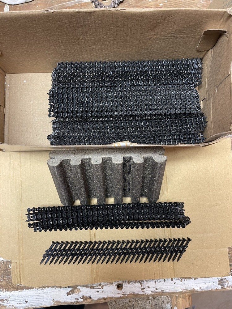TigerClaw 1-1/2 in. L Angled Strip Black Oxide Scrail Fasteners Approx 1110 Pc