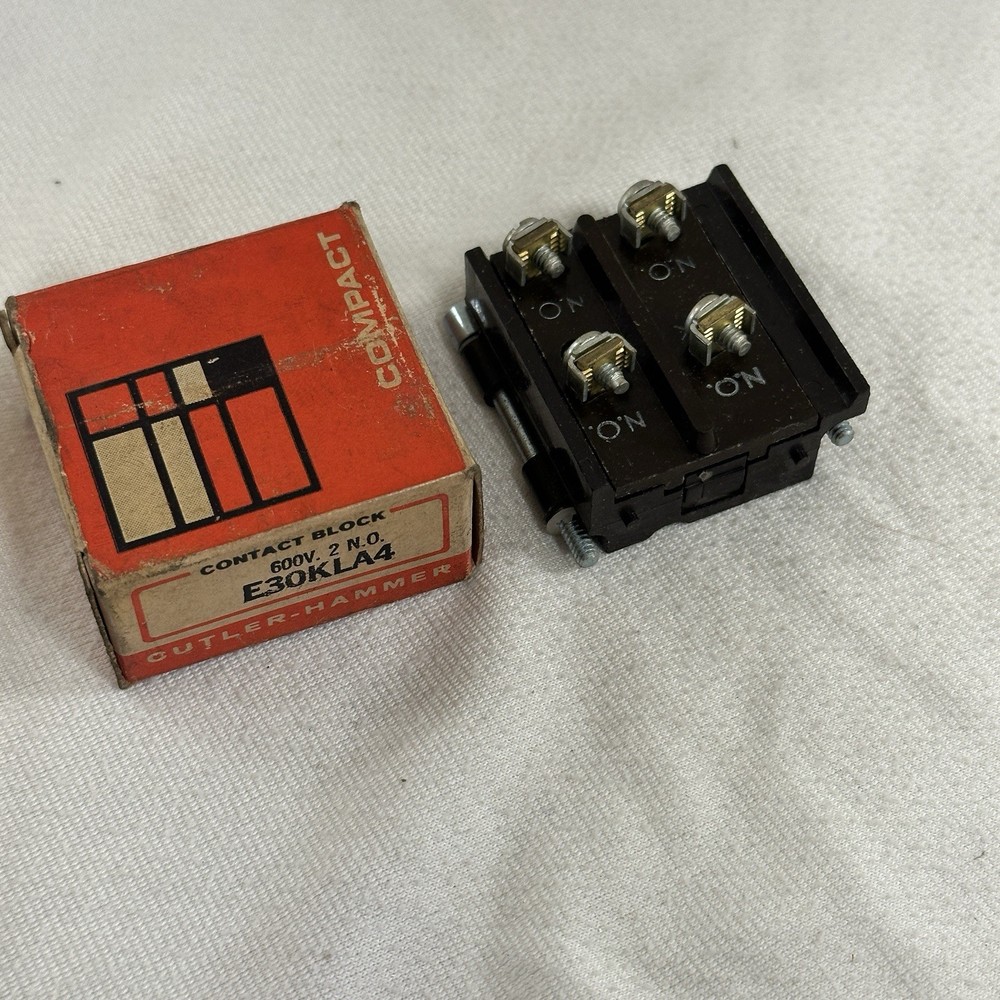 New In Box Cutler Hammer E30KLA4 Pushbutton Contact Block Oil Tight 600V