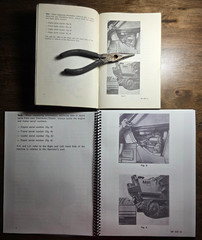 Massey Ferguson MF 300 Crawler Owner’s Operator’s Manual 1436 304 M1 5/74