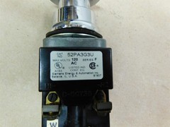 SIEMENS 52PA3G3U 120V AC Series F Green Illuminated Push Button Switch