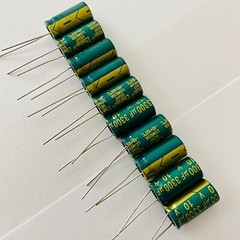 3300uF 10V Electrolytic Capacitors 10V 3300uF Volume 10 x 20 mm Choose Quantity